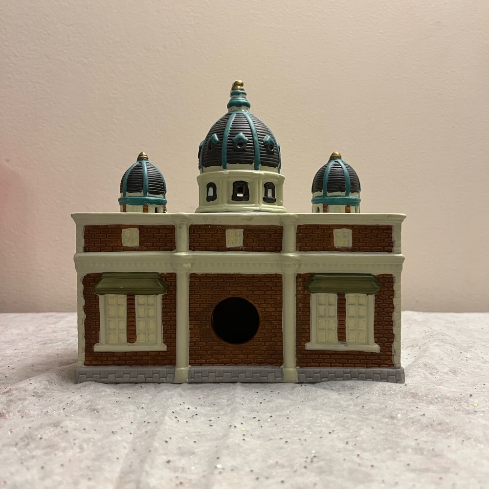 Dickens Keepsake Porcelain Lighted House Village Museum- no cord/light - Picture 4 of 16